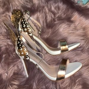 White heels with gold wings